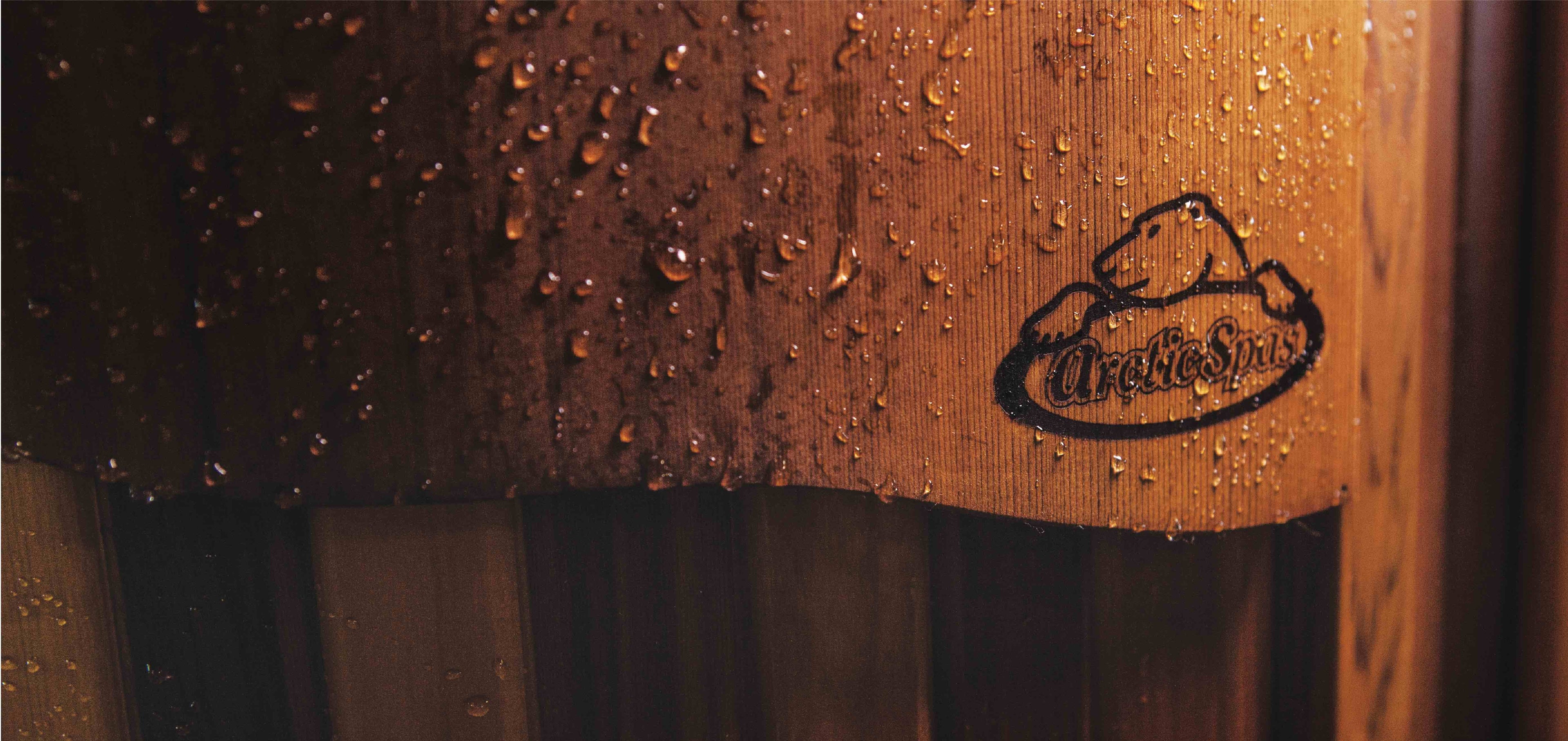 Canadian hot tub - cedar finish
